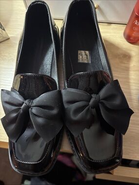Black Bow Patent Flats Like New